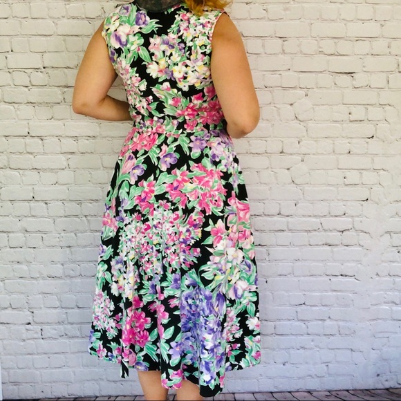 SOLD Vintage Floral 1980s Vibes Button Up Dress - Picture 6 of 6